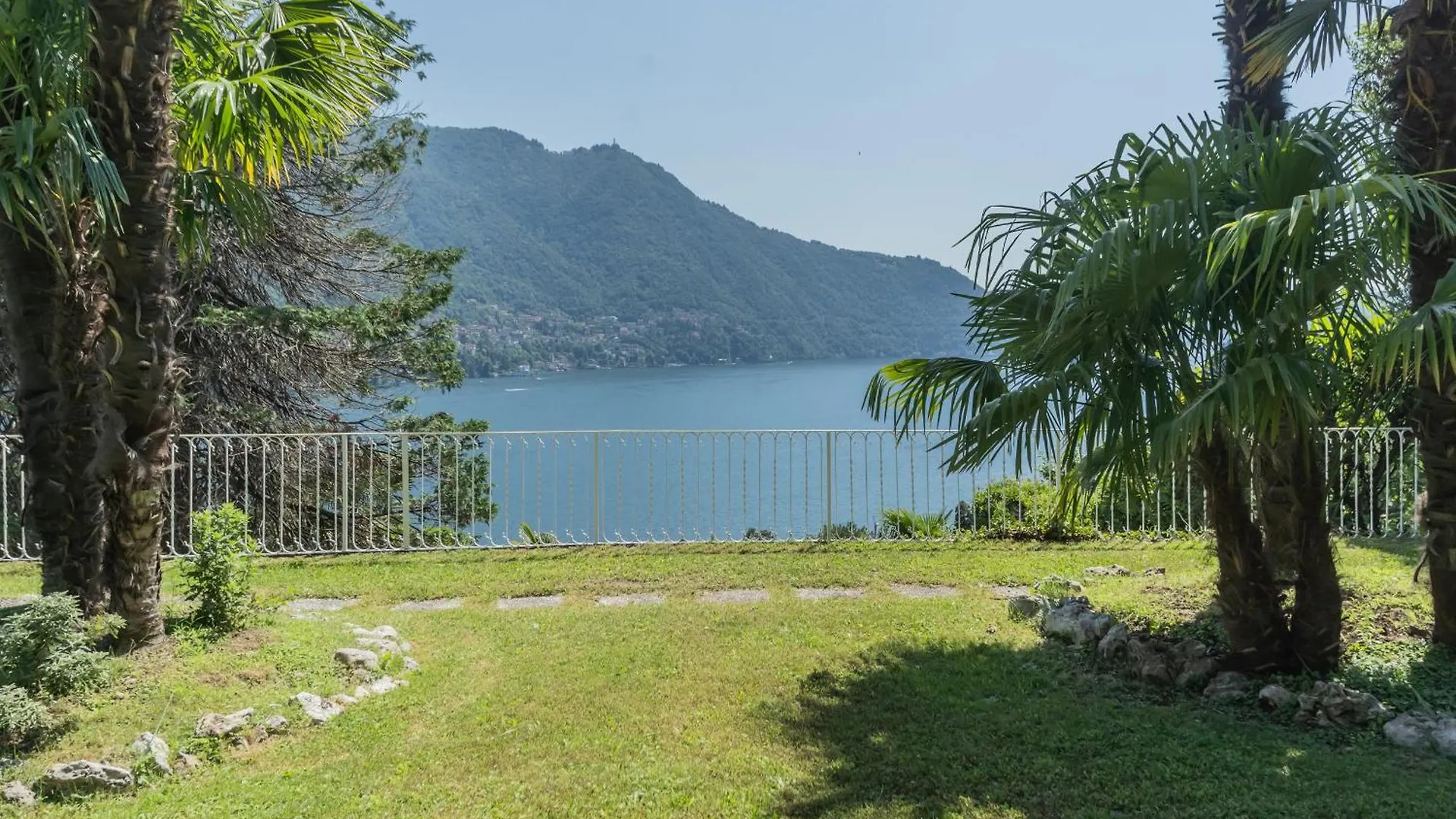 Villa Chiara Lake Como With Private Garden By Rent All Como モルトラージオ イタリア