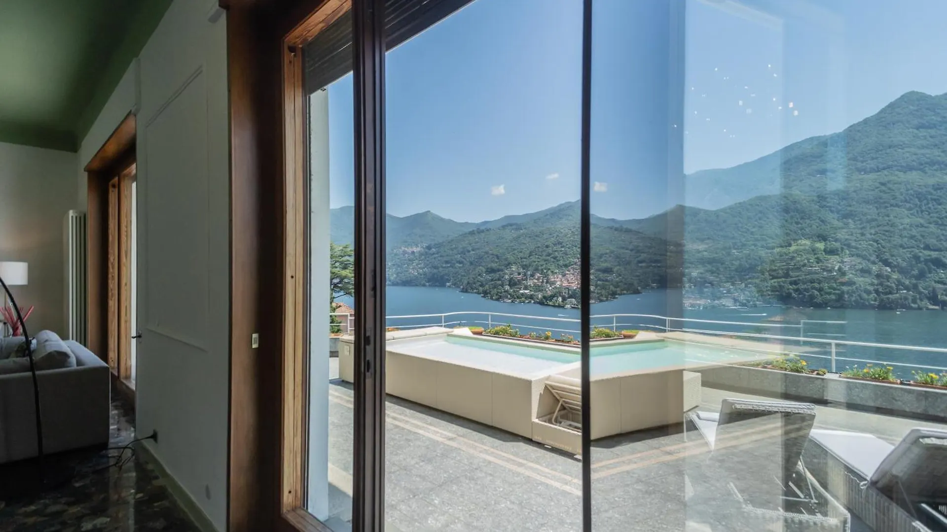 Villa Chiara Lake Como With Private Garden By Rent All Como モルトラージオ 0*,  イタリア