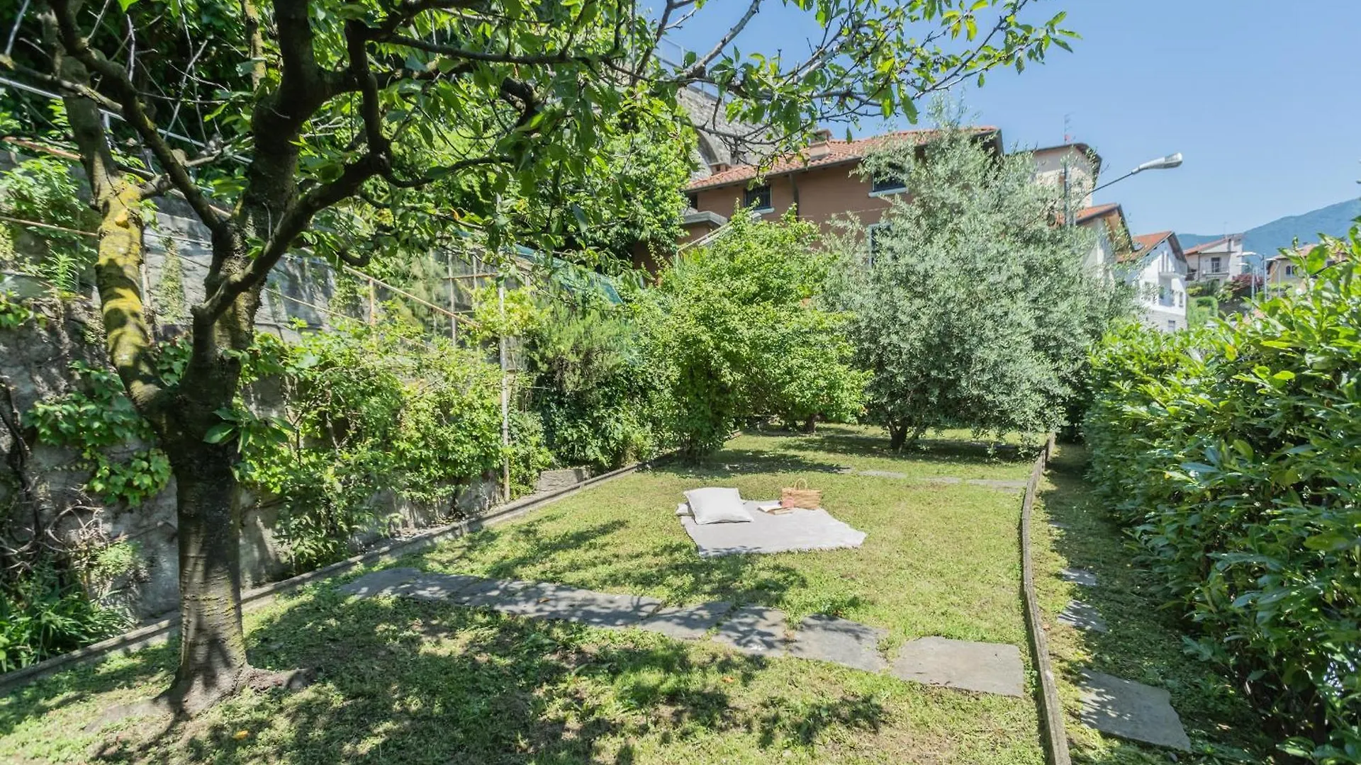 Villa Chiara Lake Como With Private Garden By Rent All Como Moltrasio
